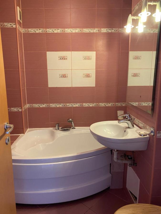 Sendy Apartman 2 Apartment Sfantu Gheorghe  Exterior photo